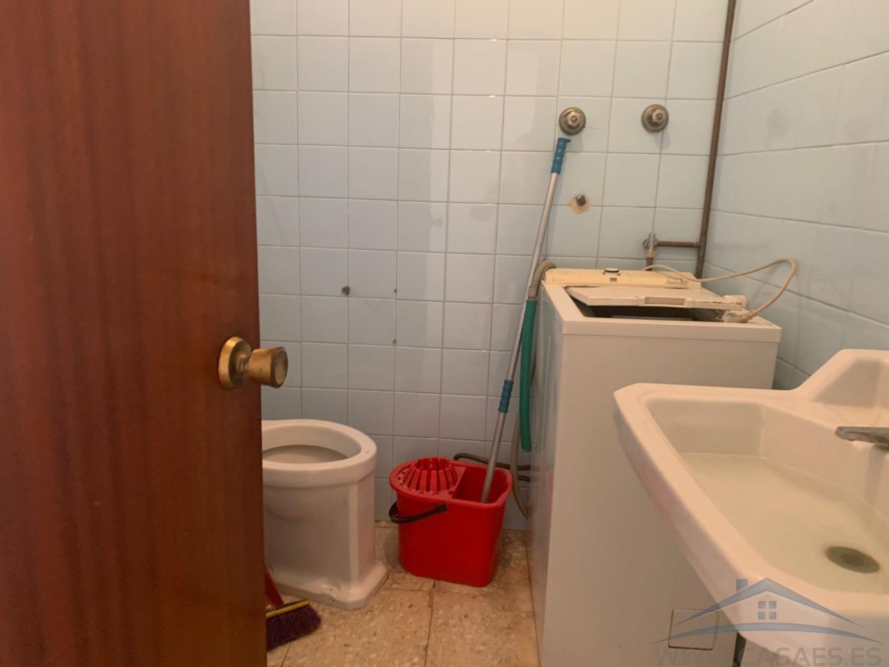 For sale of flat in Almería