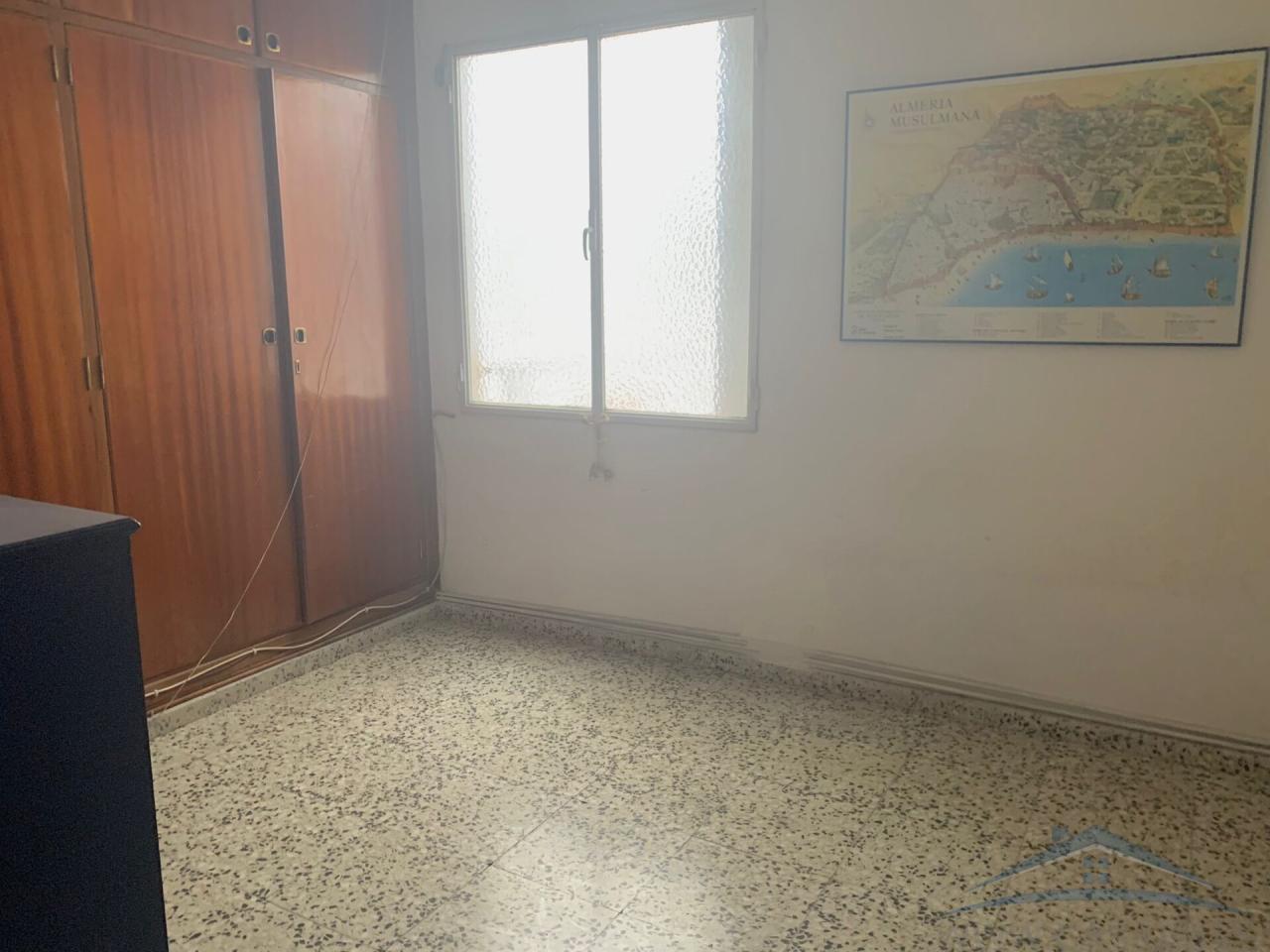For sale of flat in Almería