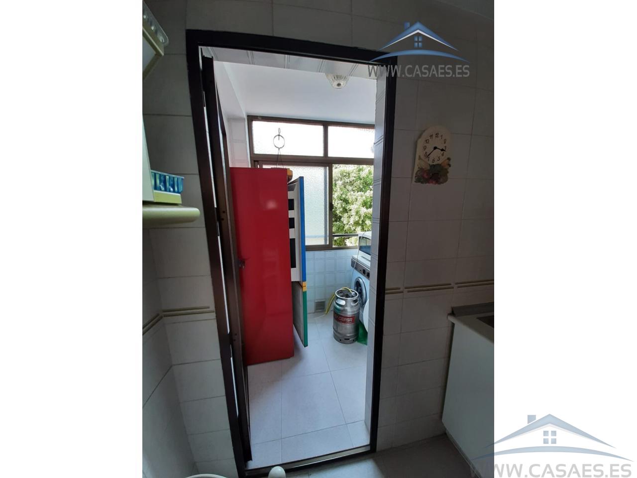 For sale of flat in Roquetas de Mar