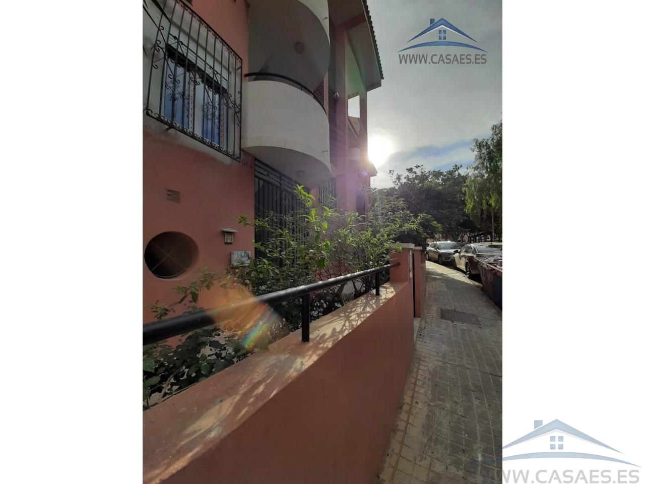 For sale of flat in Roquetas de Mar