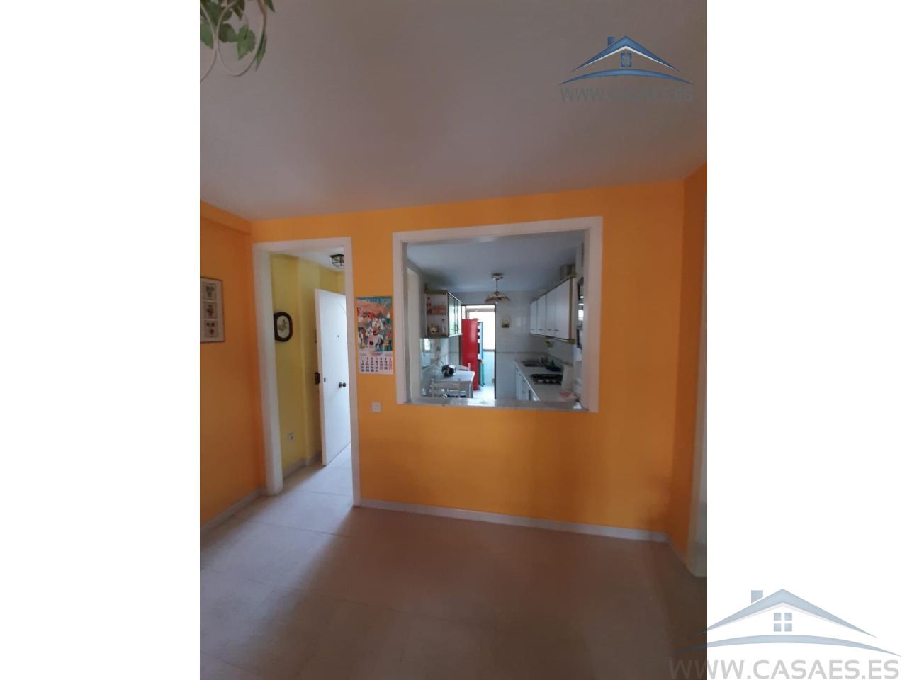 For sale of flat in Roquetas de Mar