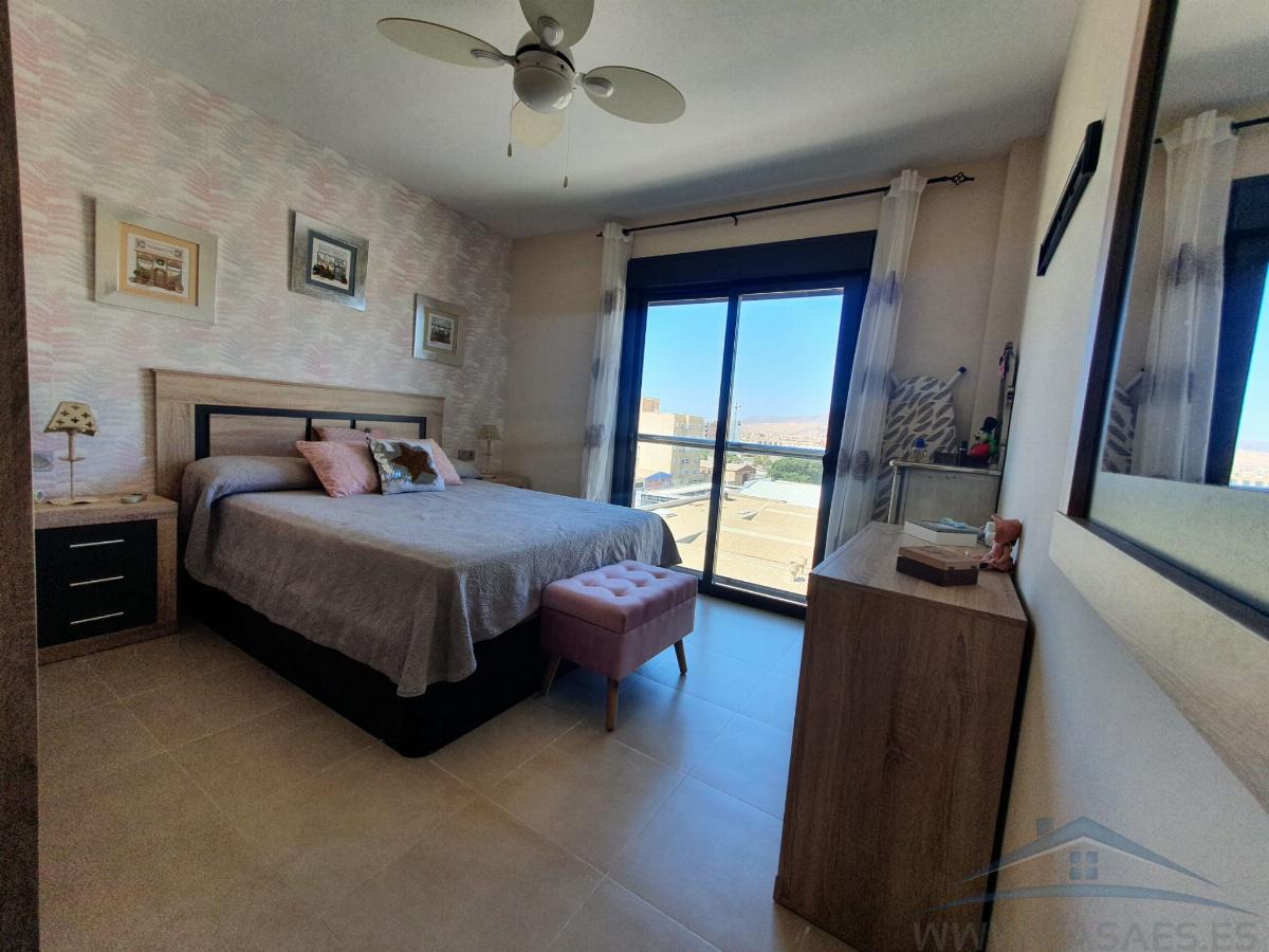 For sale of flat in Almería