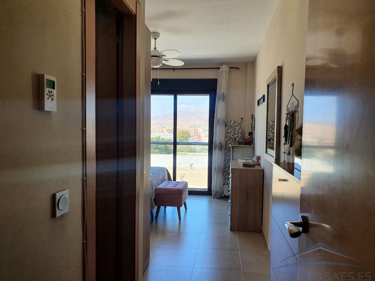 For sale of flat in Almería