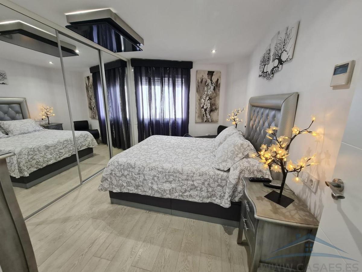 For sale of flat in Almería