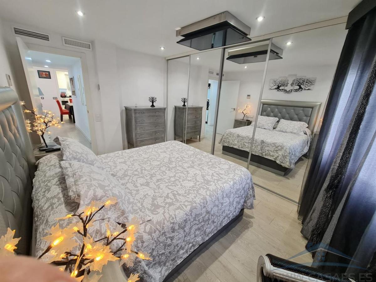 For sale of flat in Almería