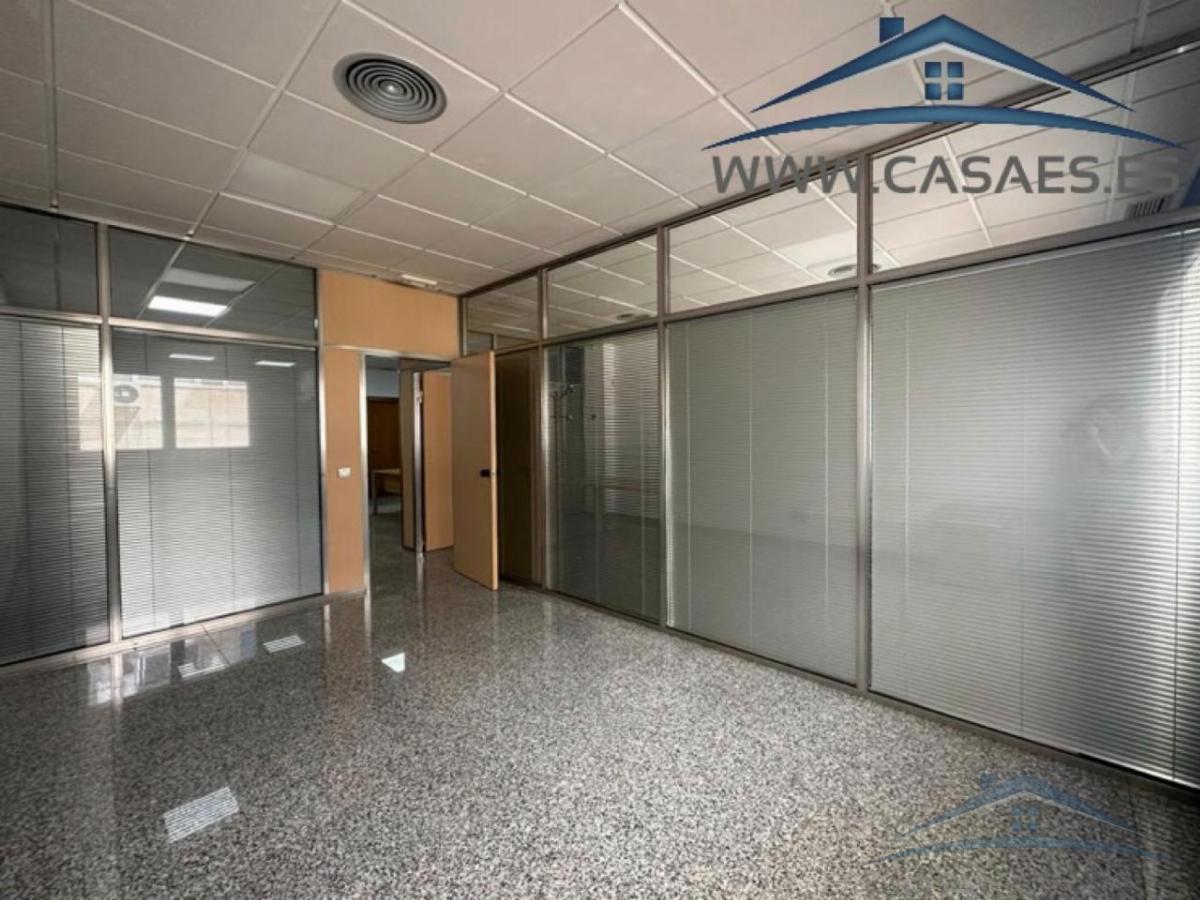 For rent of office in Almería