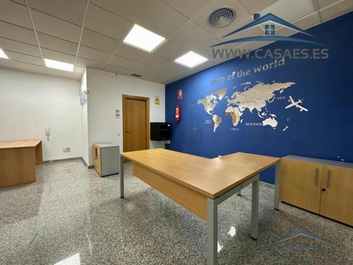 For rent of office in Almería
