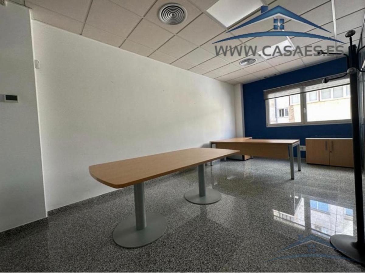 For rent of office in Almería