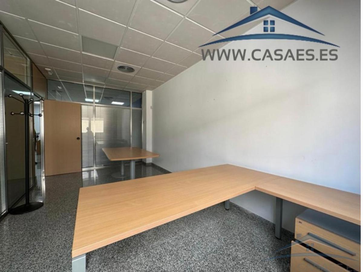 For rent of office in Almería