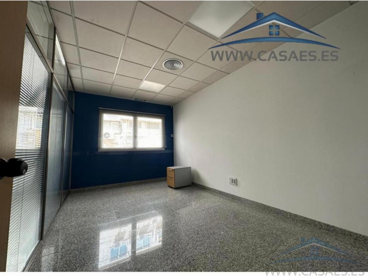 For rent of office in Almería