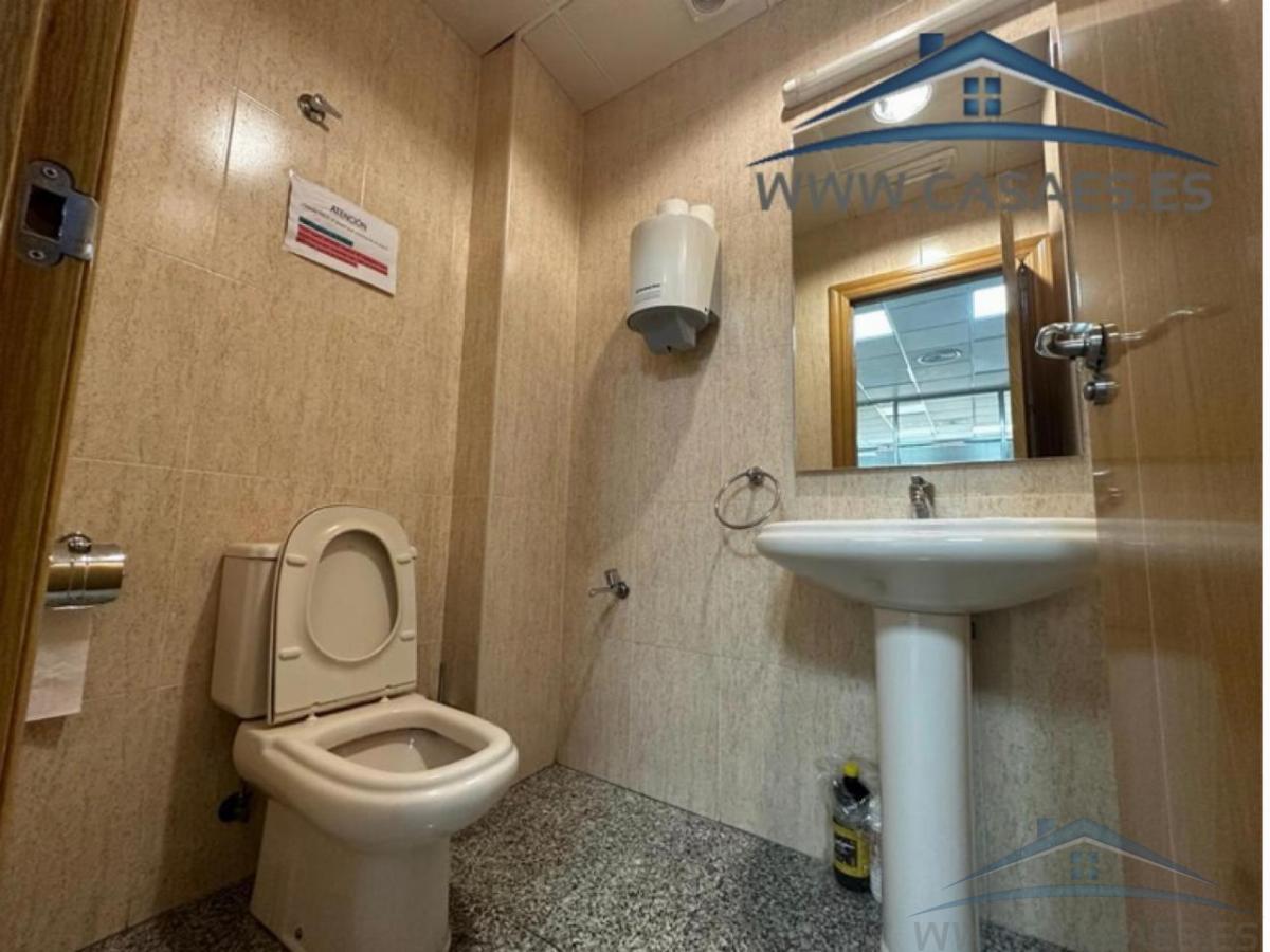 For rent of office in Almería