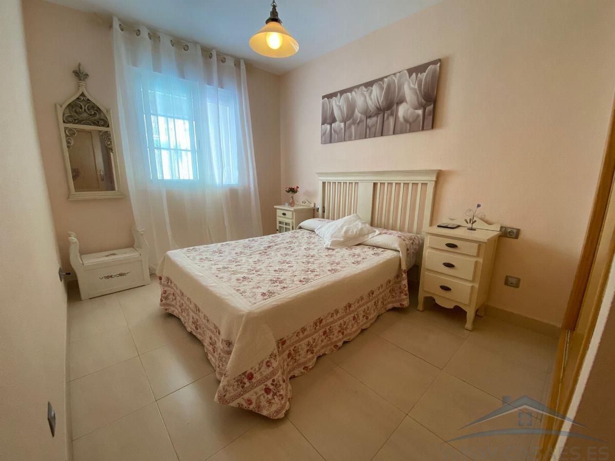 For sale of flat in Roquetas de Mar