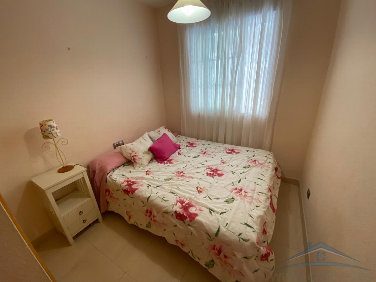 For sale of flat in Roquetas de Mar