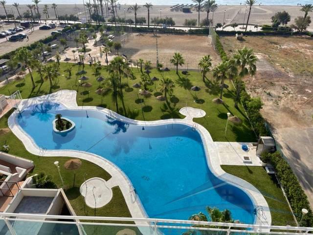 For sale of flat in Roquetas de Mar