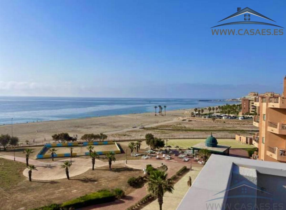 For sale of flat in Roquetas de Mar