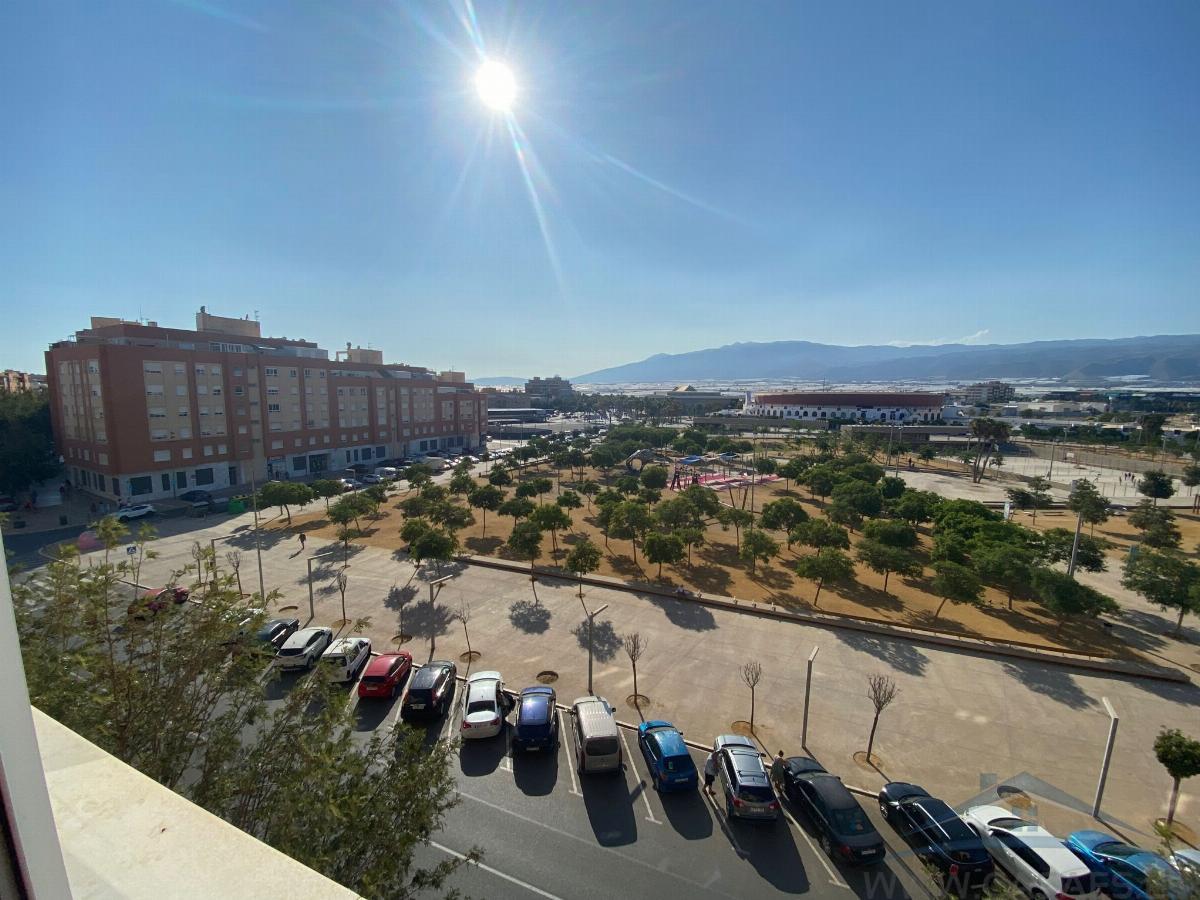 For sale of flat in Roquetas de Mar