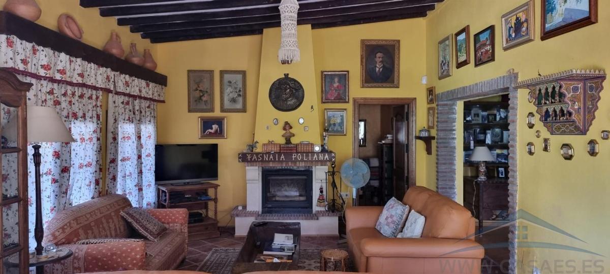 For sale of house in Fondón