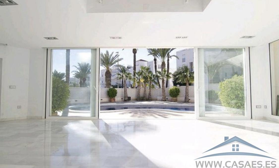Zu verkaufen von chalet in
 Aguadulce