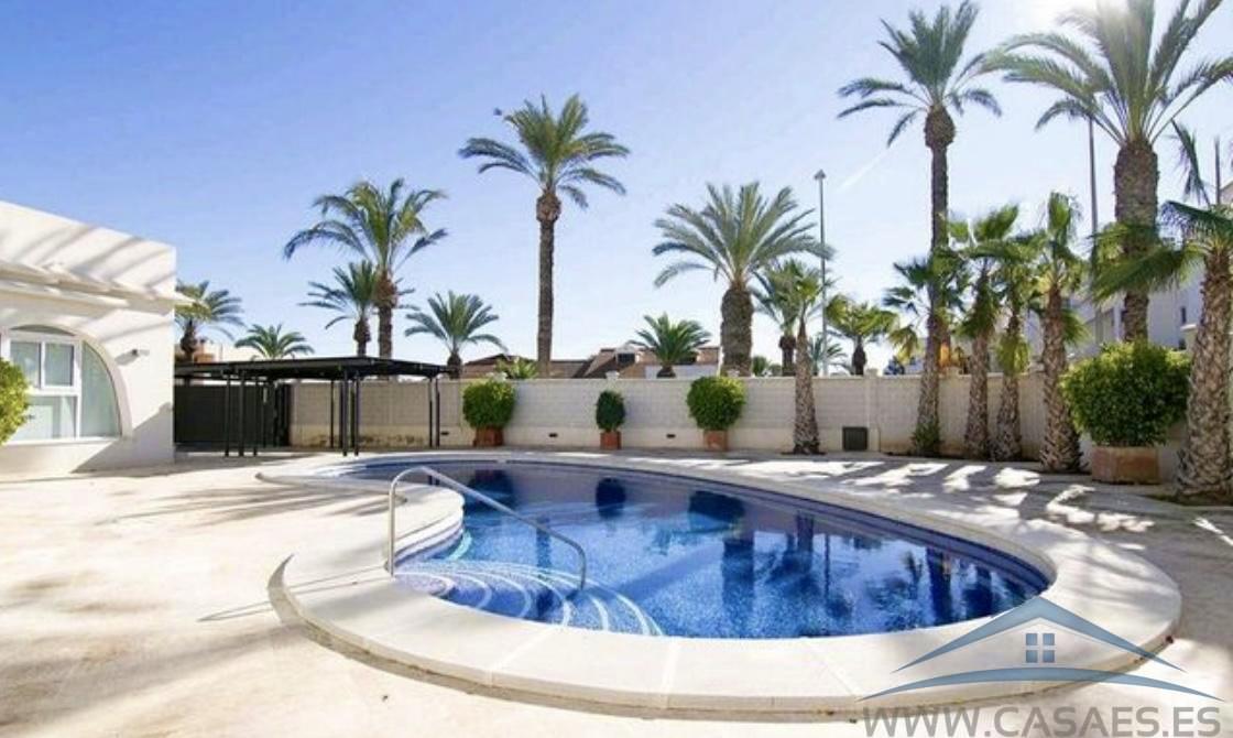 Zu verkaufen von chalet in
 Aguadulce