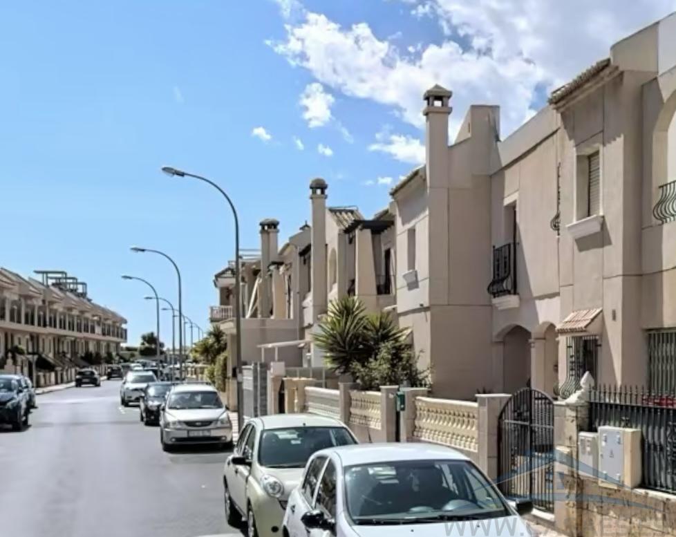 For sale of duplex in Aguadulce