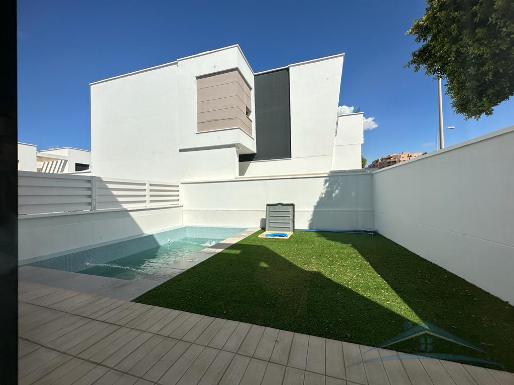 For rent of chalet in Almería