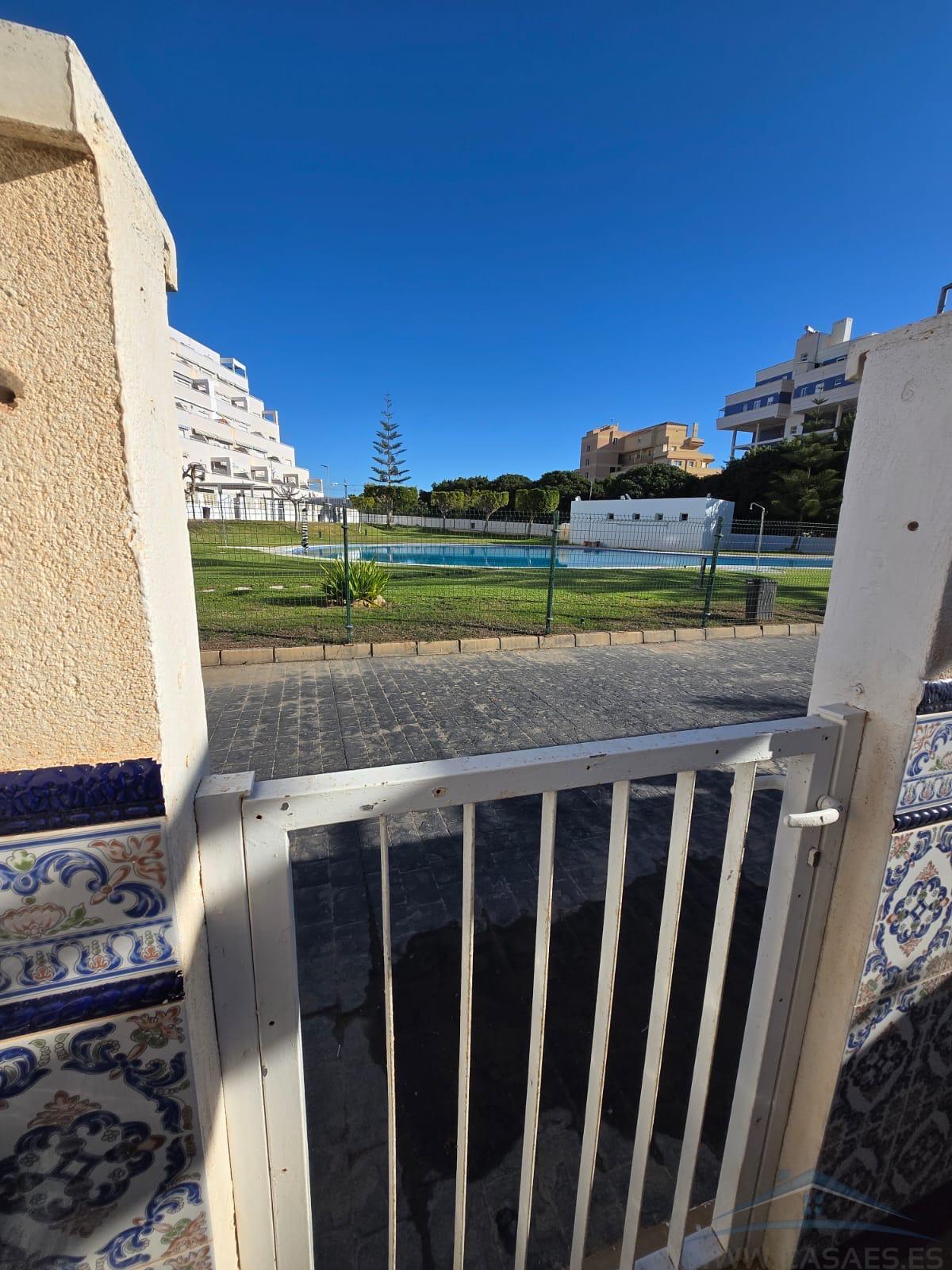 For sale of duplex in Roquetas de Mar