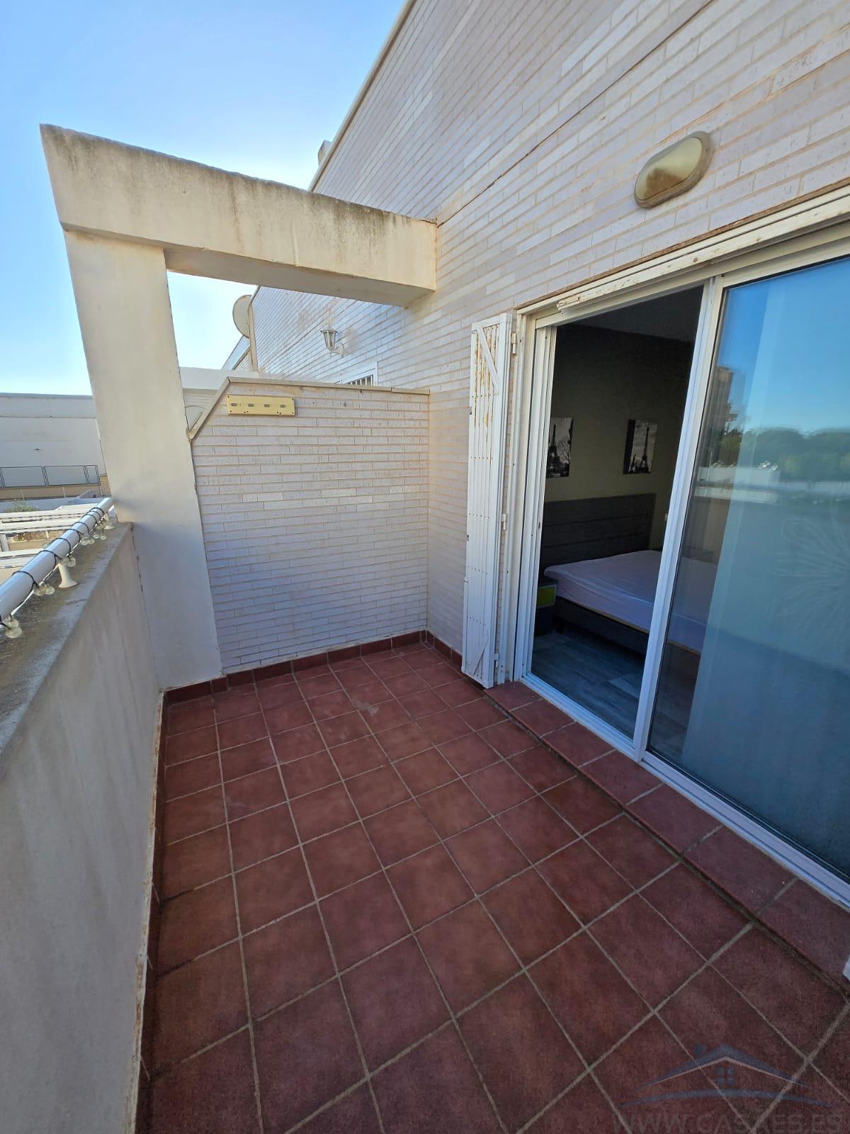 For sale of duplex in Roquetas de Mar