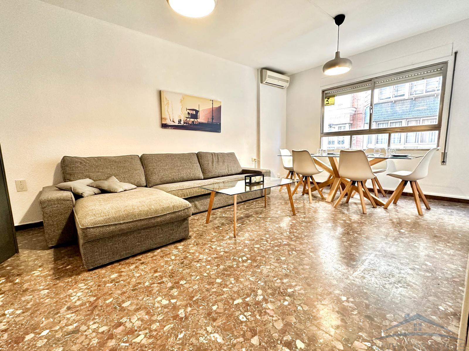 For sale of flat in Almería