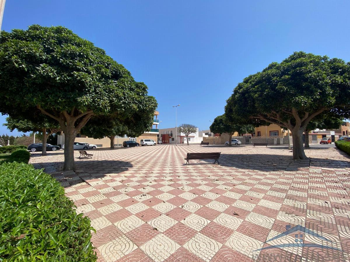 For sale of flat in Roquetas de Mar