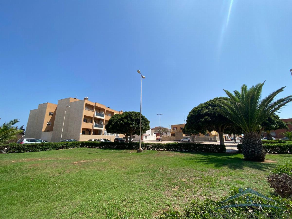For sale of flat in Roquetas de Mar