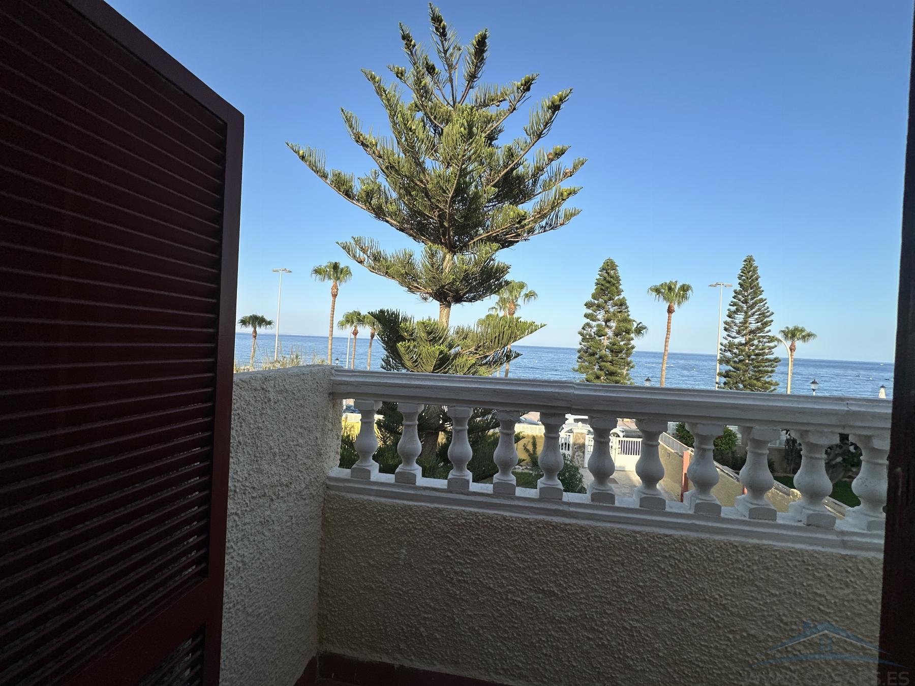For rent of chalet in Roquetas de Mar
