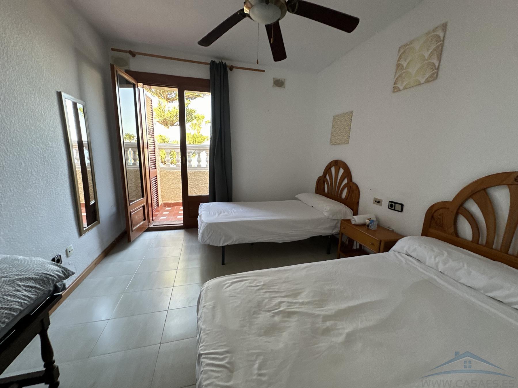 For rent of chalet in Roquetas de Mar