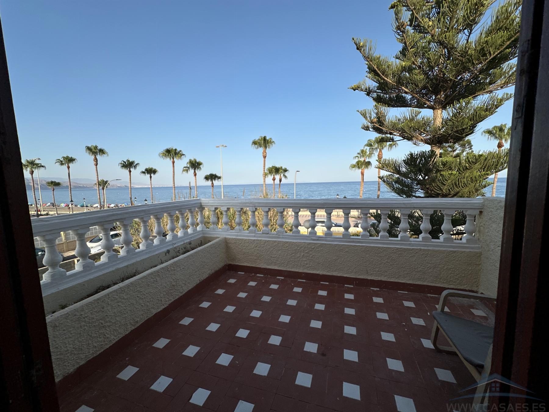 For rent of chalet in Roquetas de Mar