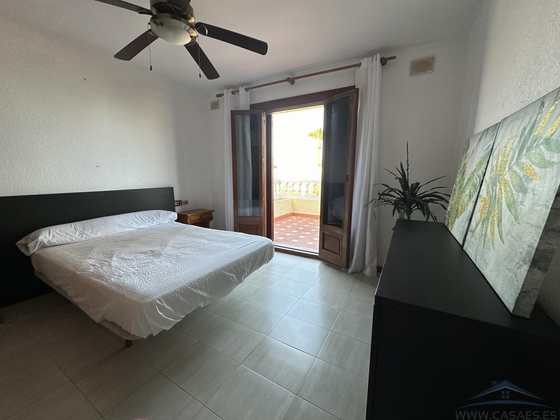 For rent of chalet in Roquetas de Mar
