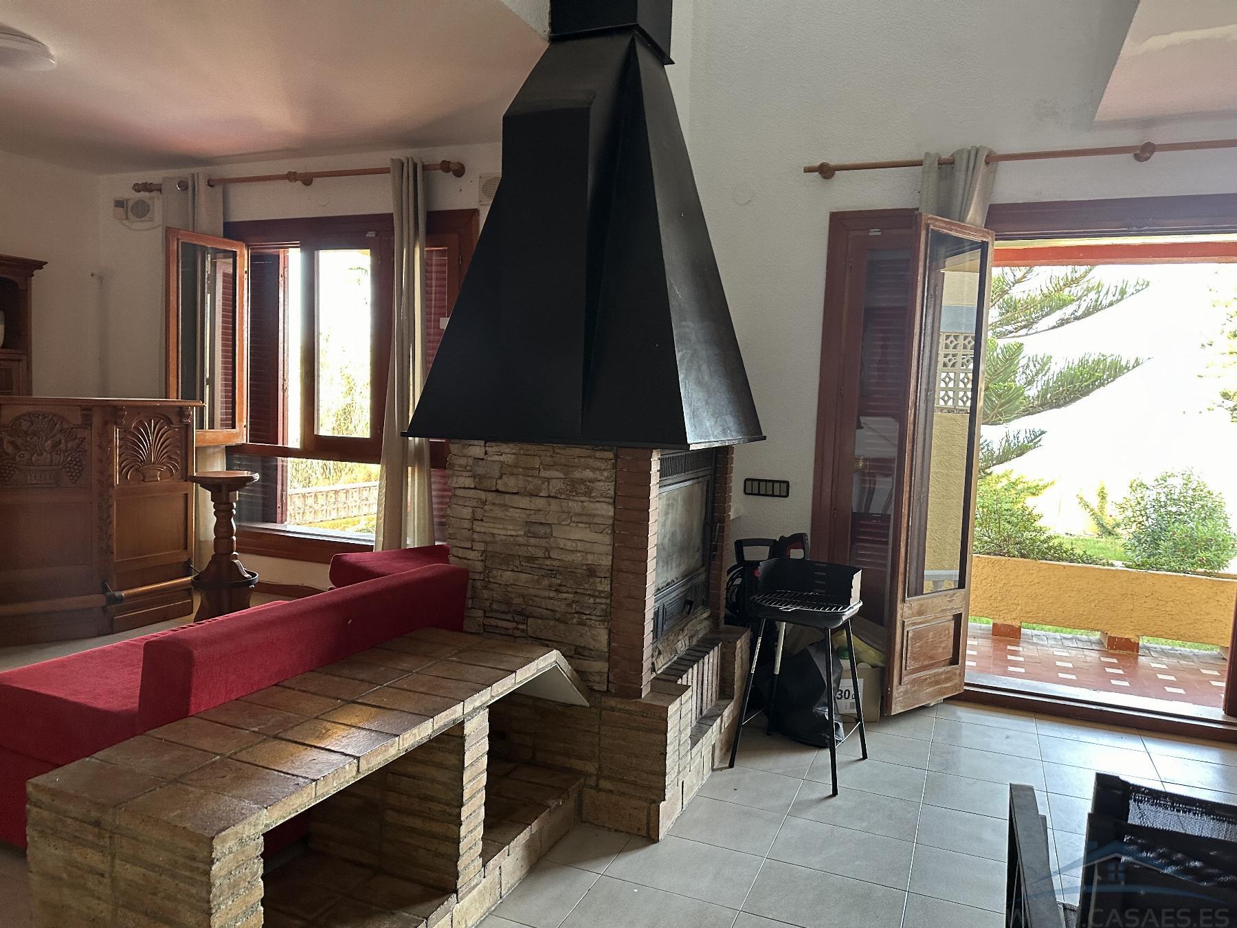 For rent of chalet in Roquetas de Mar