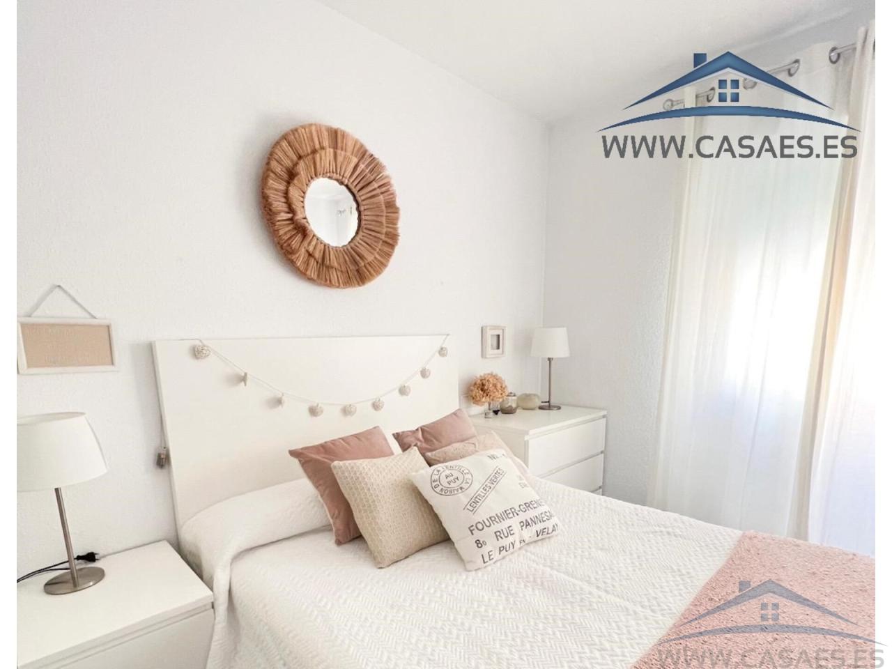 For sale of flat in Roquetas de Mar