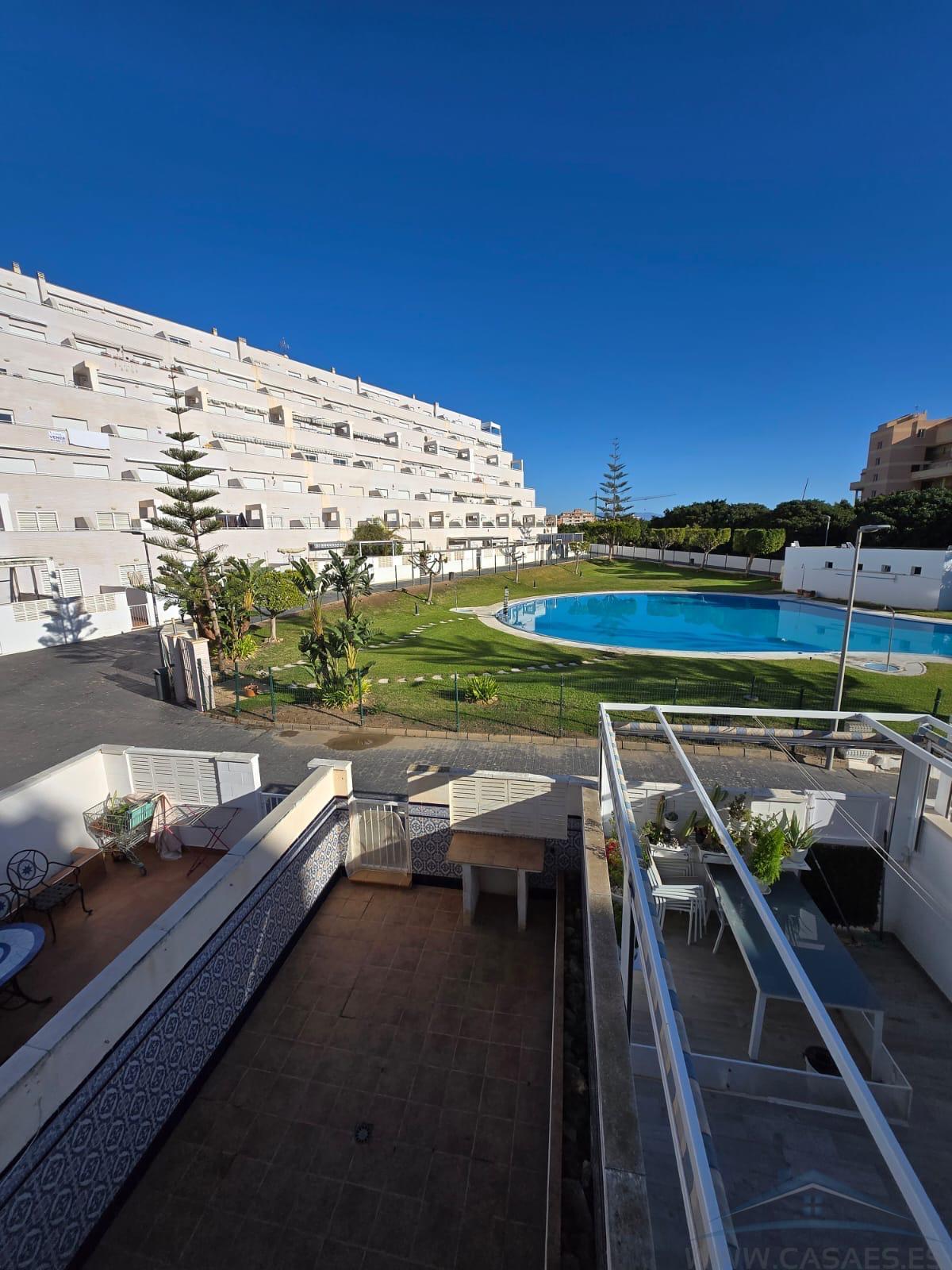 For sale of duplex in Roquetas de Mar