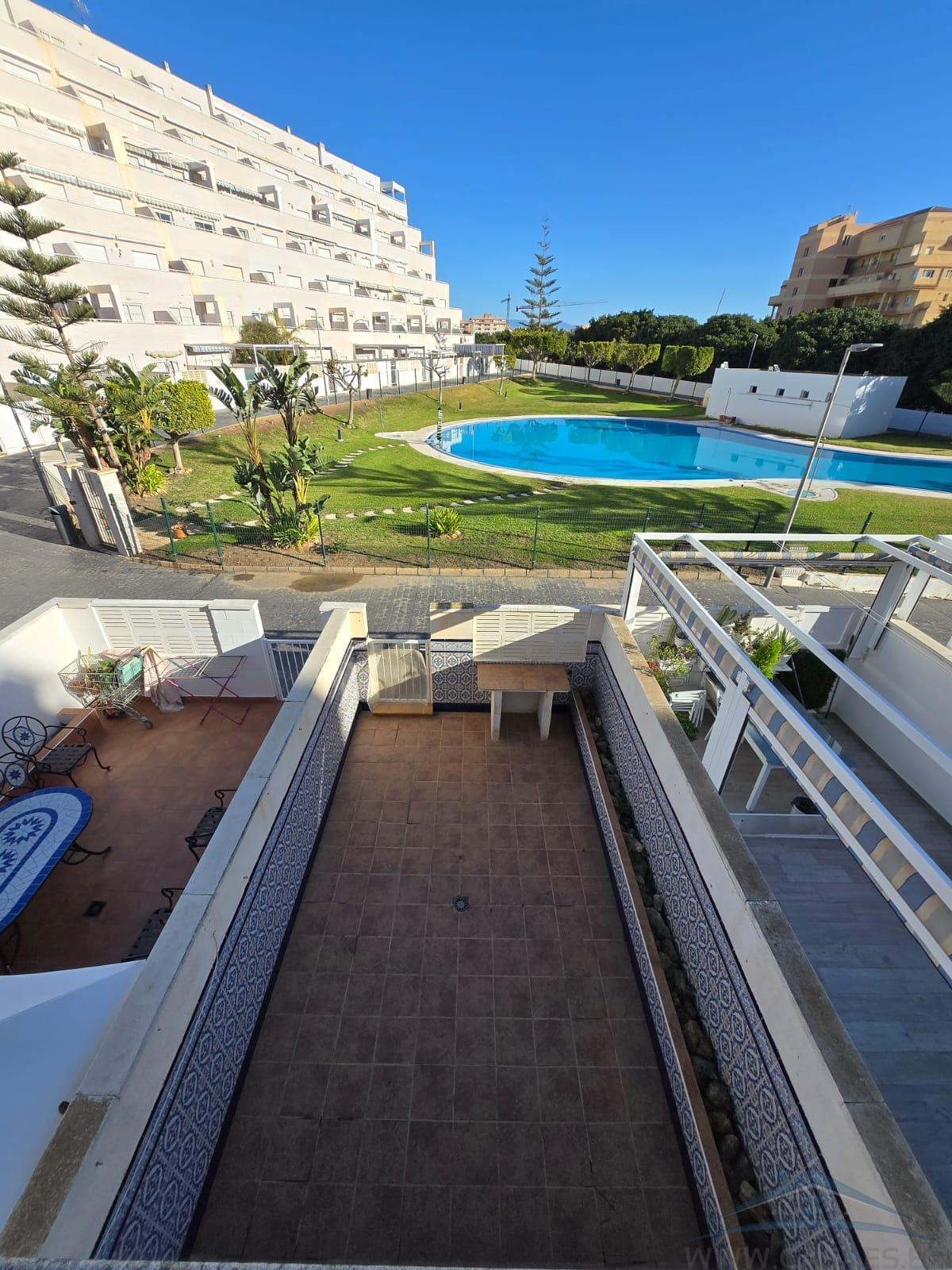 For sale of duplex in Roquetas de Mar