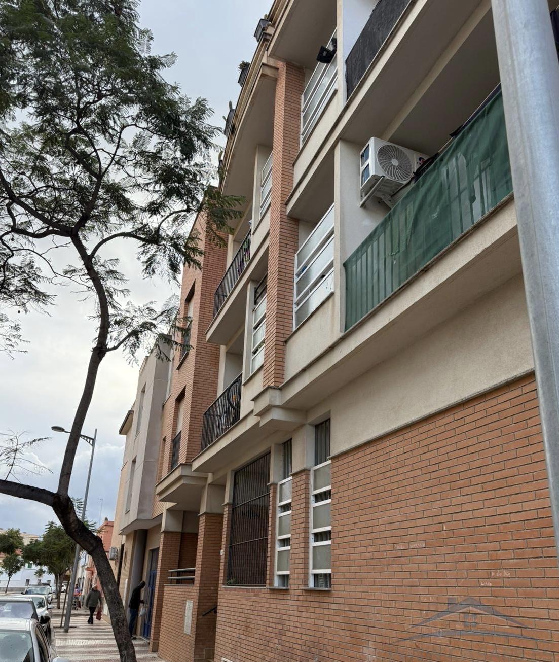 For sale of flat in Roquetas de Mar