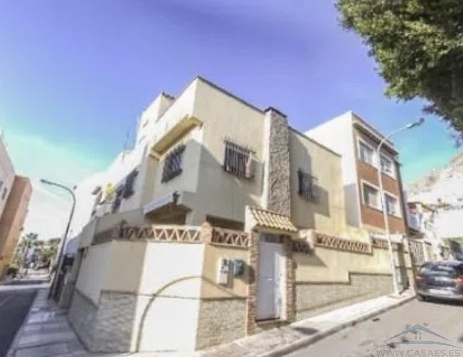Venta de chalet en Aguadulce