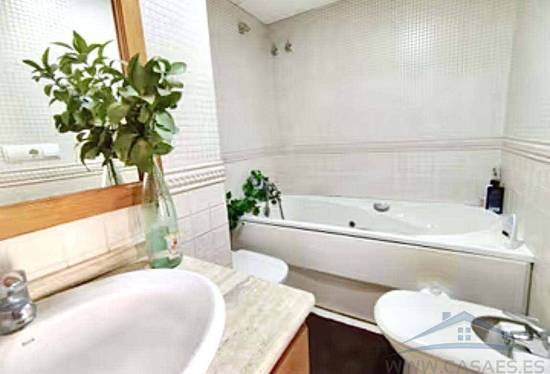 For sale of penthouse in Almería