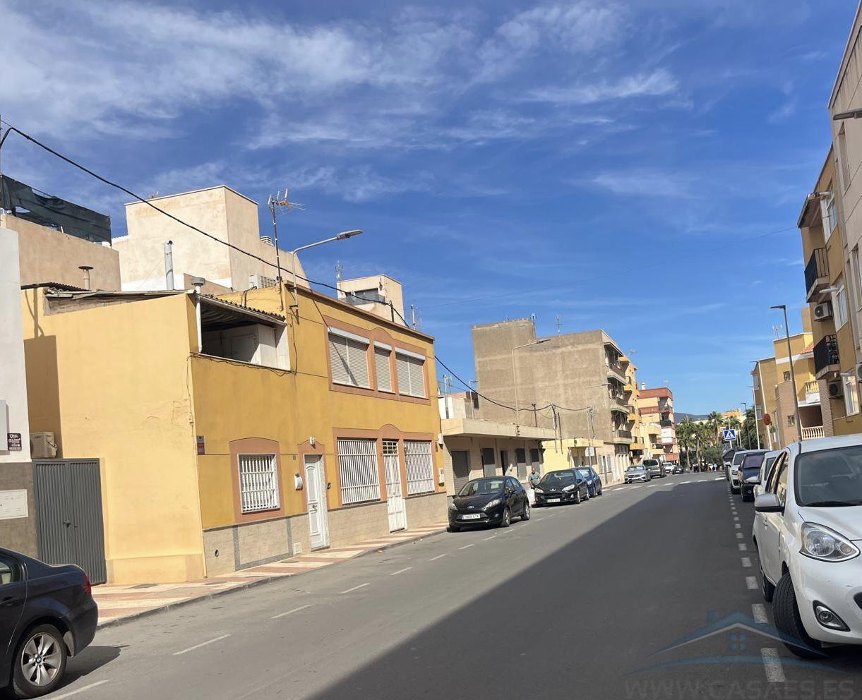 Venta de casa en Roquetas de Mar