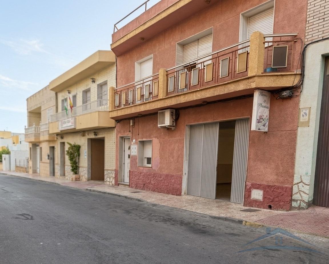 Venta de casa en Roquetas de Mar