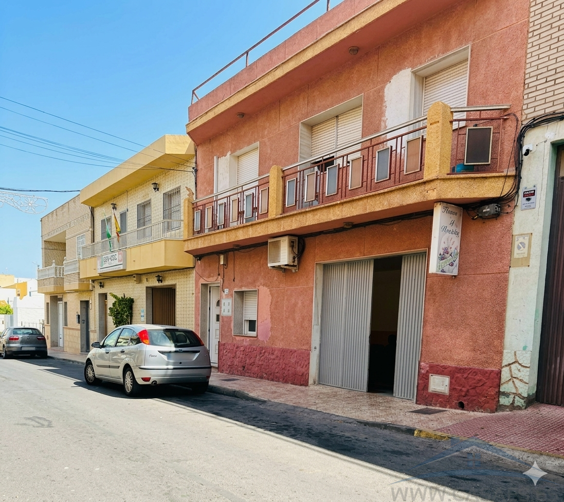 Venta de casa en Vícar