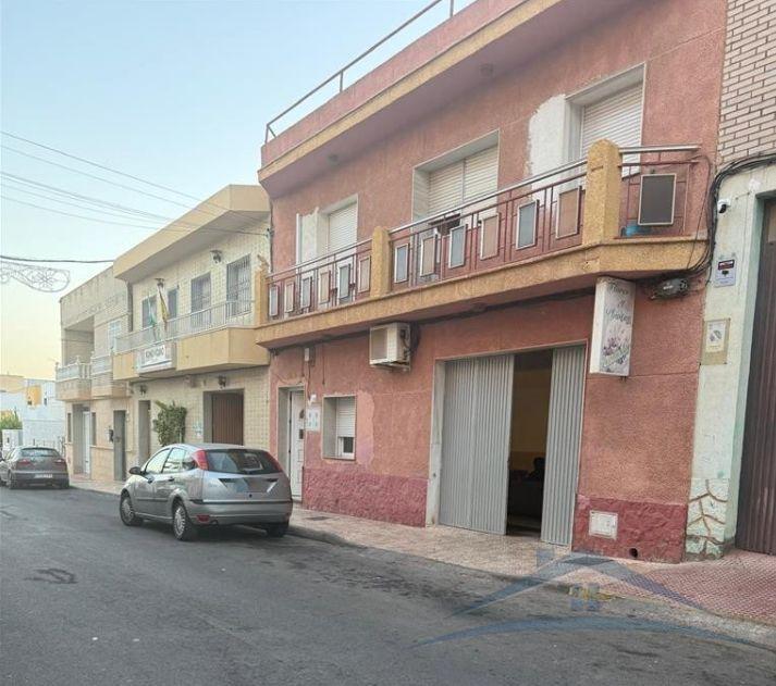 Venta de casa en Vícar
