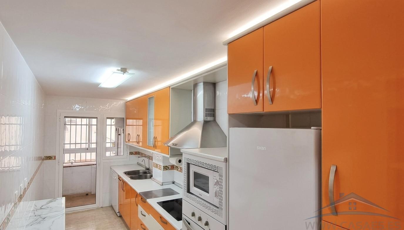 For sale of flat in Roquetas de Mar