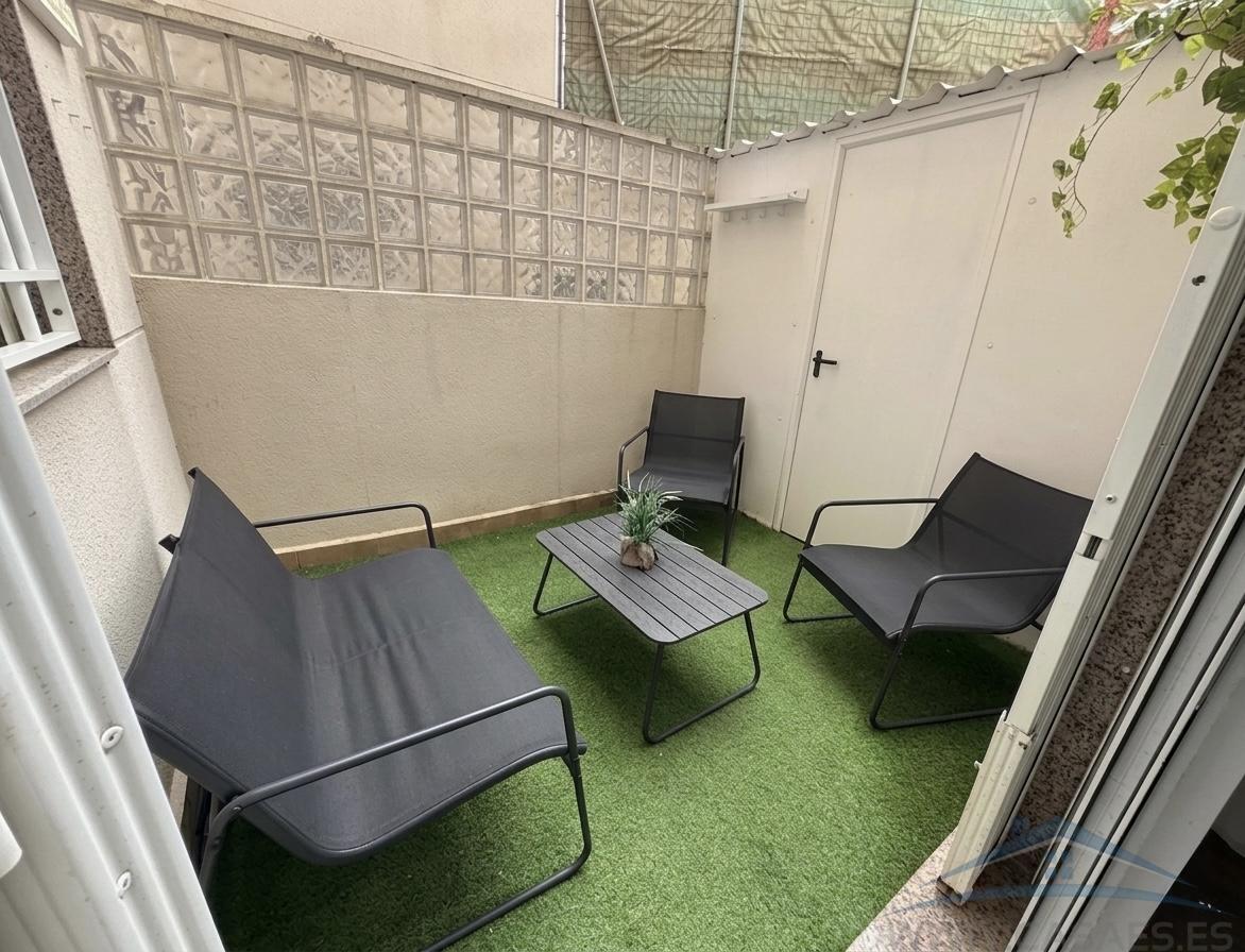 For sale of flat in Roquetas de Mar