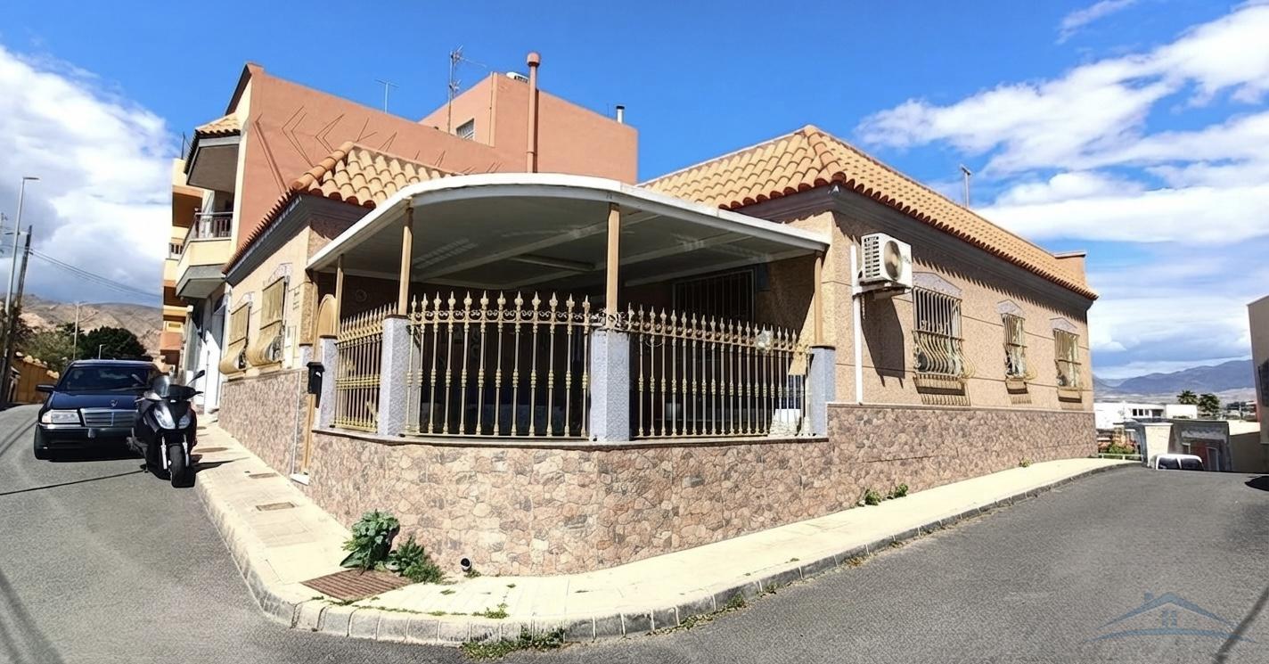Venta de casa en Huércal de Almería