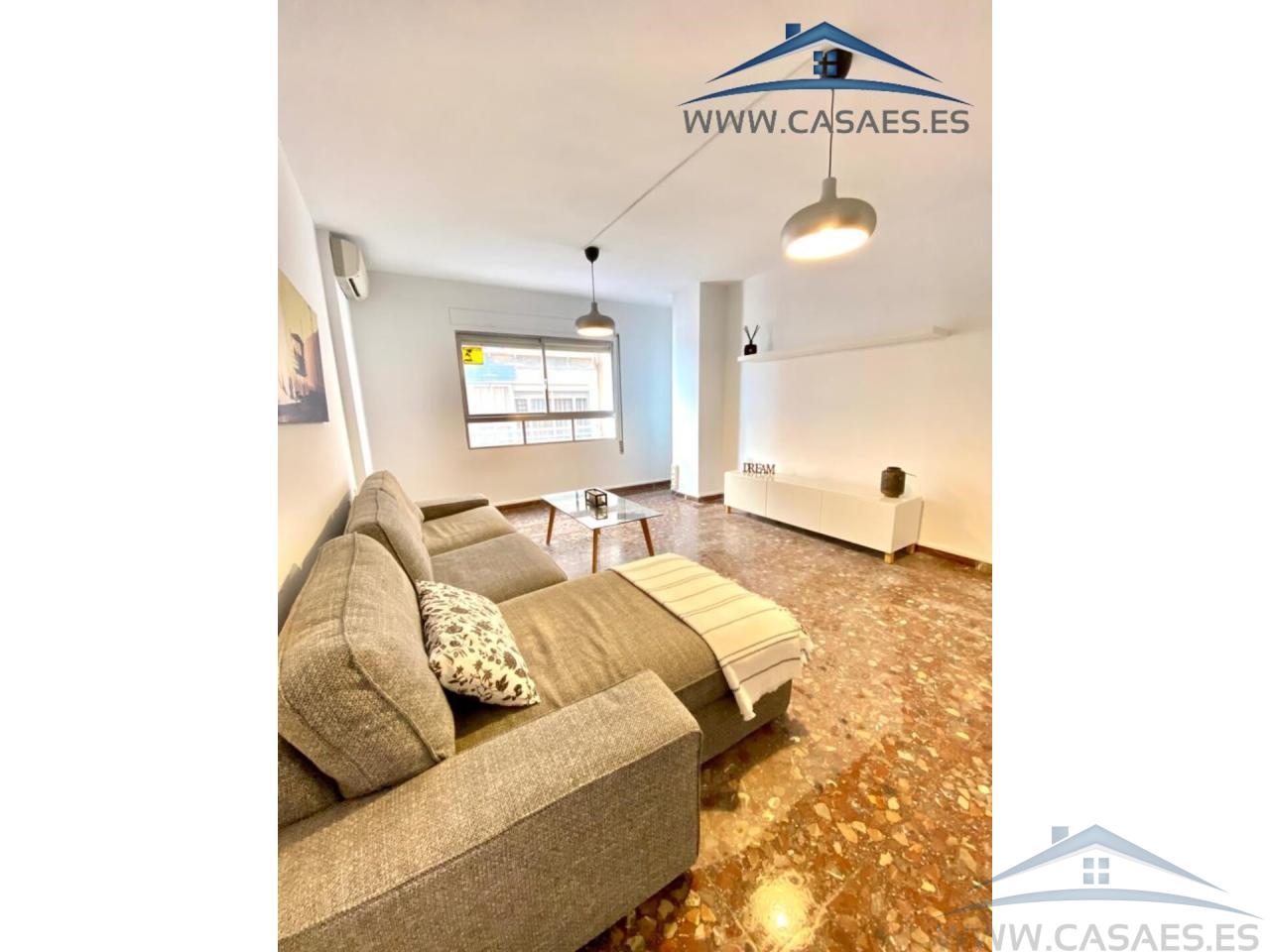 For sale of flat in Almería