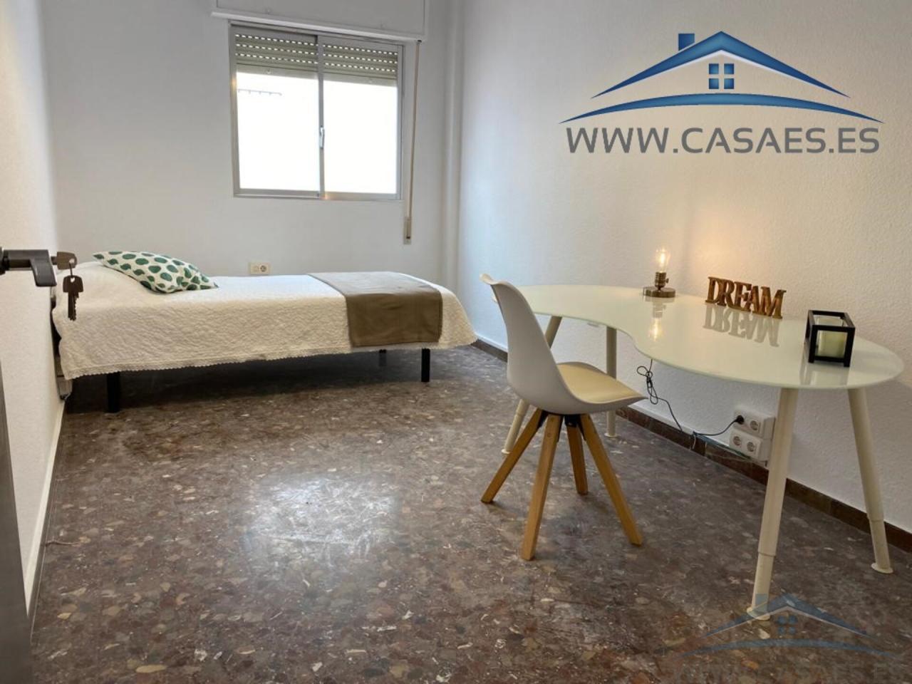 For sale of flat in Almería